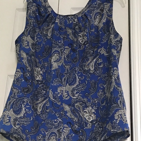 Sleeveless tops in different colors. - Picture 4 of 4